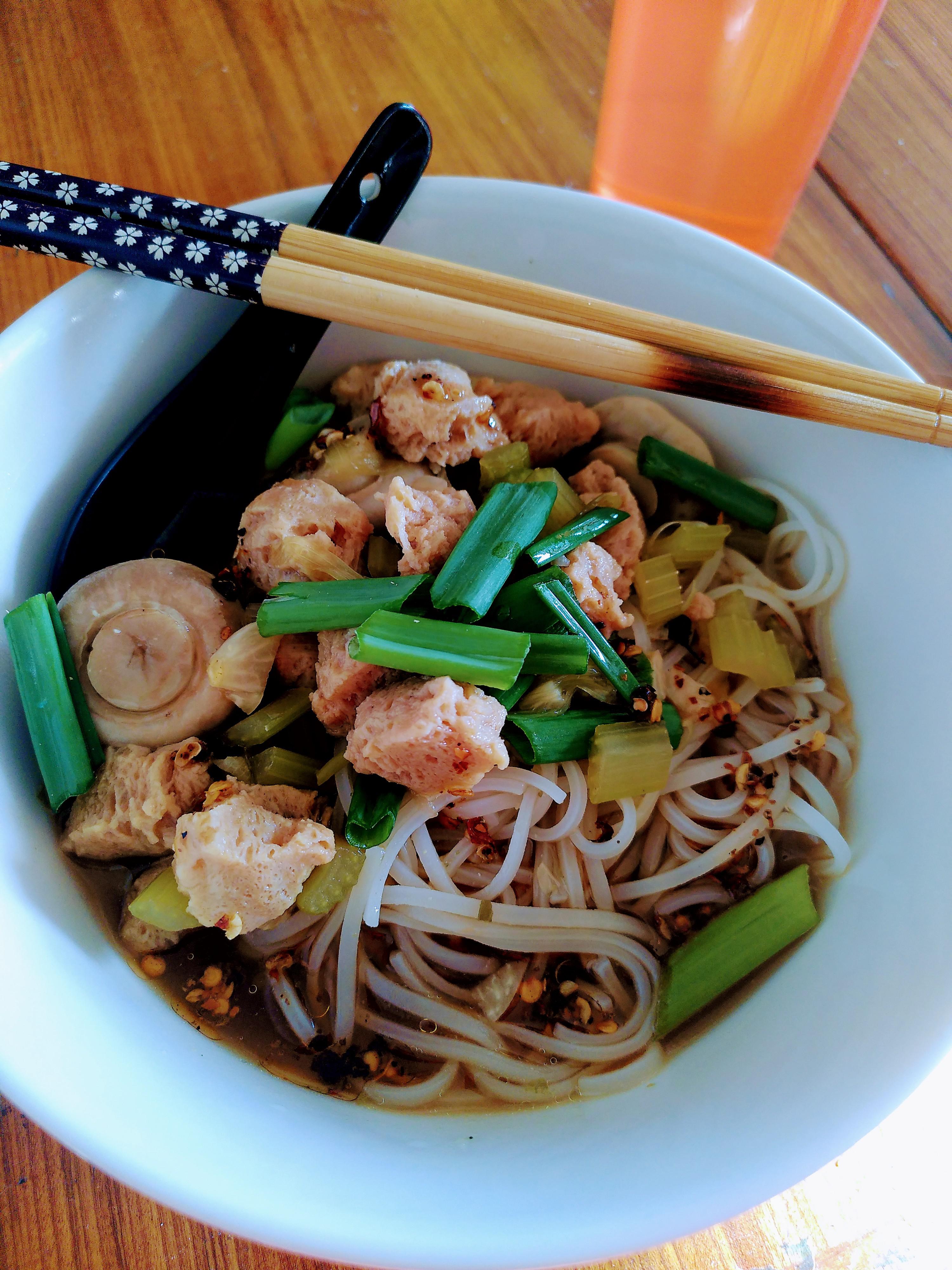 Simple noodle soup - foodiedude